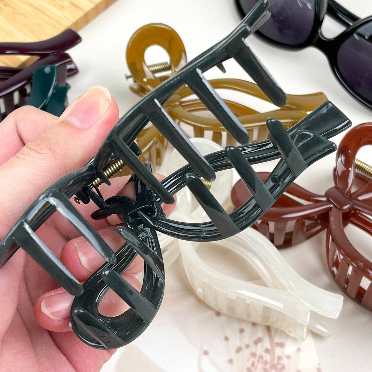 Glossy Bow Claw Clip