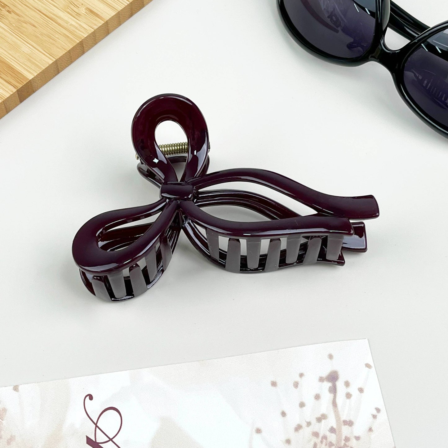 Glossy Bow Claw Clip